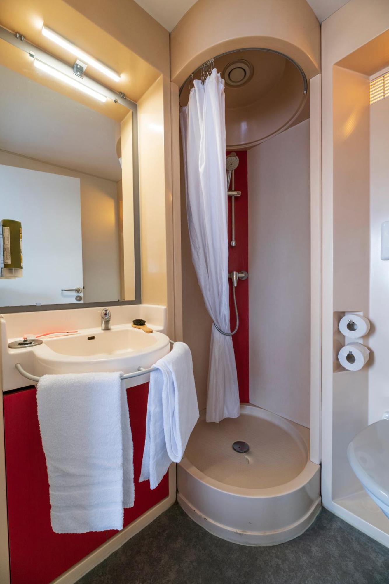 Chambre Lits Jumeaux avec Salle de Bains Privative